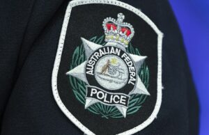 Homem acusado de supostas ameaças anti-semitas em voo de Bali para Sydney Homem acusado de supostas ameaças anti-semitas em voo de Bali para Sydney