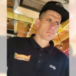 Um policial de San Bernardino atinge Billy Lee Hill com seu bastão durante uma prisão em 6 de junho de 2024. O policial foi suspenso depois que o Departamento de Polícia determinou que ele violou a política. Uma agência estatal que poderia ter revogado seus poderes policiais recusou-se a discipliná-lo, disse o chefe de polícia Darren Goodman. (Foto cortesia de Dale K. Galipo)