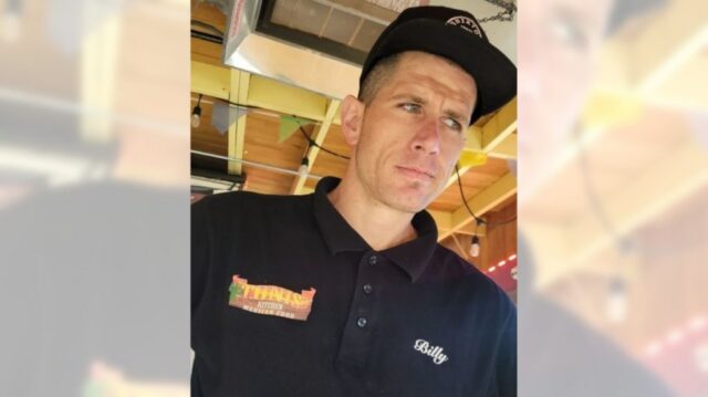 Um policial de San Bernardino atinge Billy Lee Hill com seu bastão durante uma prisão em 6 de junho de 2024. O policial foi suspenso depois que o Departamento de Polícia determinou que ele violou a política. Uma agência estatal que poderia ter revogado seus poderes policiais recusou-se a discipliná-lo, disse o chefe de polícia Darren Goodman. (Foto cortesia de Dale K. Galipo)