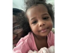 Homem da Filadélfia acusado de assassinato da filha de 2 anos da namorada O ex-jogador da NFL Cierre Wood recebe sentença de prisão perpétua pela morte da filha de 5 anos da namorada