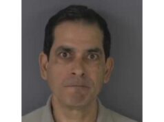 Homem da Flórida acusado de atirar em adolescentes durante incidente violento de violência no trânsito Mulher matou dois ex-maridos a tiros após usar pedido roubado de Panera para acessar uma de suas casas