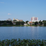 Horizonte de Lakeland, Flórida, com vista para o Lago Morton. Homem da Flórida condenado a mais de sete anos por esquema de fraude de 'jogos de azar'