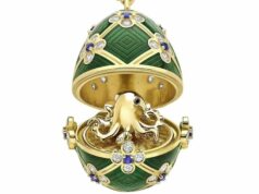 Homem da Nova Zelândia acusado de supostamente engolir ovo Fabergé O medalhão tem um polvo de ouro de 18 quilates dentro. Um homem da Nova Zelândia foi acusado de roubo por supostamente engoli-lo em Auckland.
