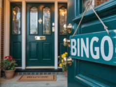 Homem de Belfast condenado por operar empresa ilegal de bingo em casa Uma alegre placa de madeira lendo