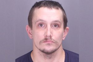 Homem de Michigan preso por assassinar sua mãe e roubar Foto de James Hall. Homem de Michigan preso por assassinar sua mãe e roubar seu dinheiro para jogar