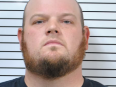 Homem dos EUA disparando arma em quintal mata mulher a quarteirões de distância, diz polícia Homem dos EUA disparando arma em quintal mata mulher a quarteirões de distância, diz polícia