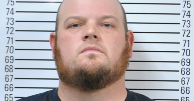 Homem dos EUA disparando arma em quintal mata mulher a quarteirões de distância, diz polícia
