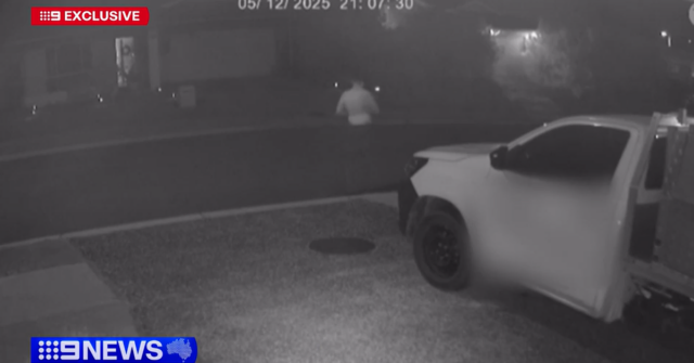 Homem ensanguentado grita por socorro após suposto esfaqueamento em Logan Homem ensanguentado grita por socorro após suposto esfaqueamento em Logan