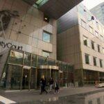 Homem famoso acusado de estuprar mulher contou uma série de mentiras, ouve tribunal