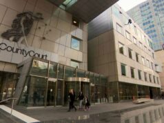 Homem famoso acusado de estuprar mulher contou uma série de mentiras, ouve tribunal Homem famoso acusado de estuprar mulher contou uma série de mentiras, ouve tribunal