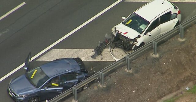 A motorista do Kia branco, uma mulher de 30 anos, está cooperando com a polícia. 