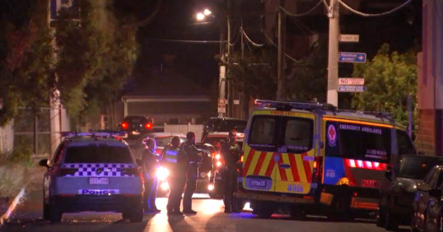 Homem esfaqueado perto de The Emerson, Prahran, Melbourne. 