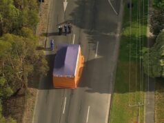 Homem morre após ser encontrado no meio de estrada suburbana Homem morre após ser encontrado no meio de estrada suburbana