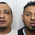 Uma foto de Hussain. Ele tem cabelo curto e escuro e veste um moletom cinza claro com gola redonda. O fundo é liso e de cor clara.