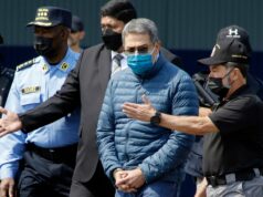 Honduras emite mandado de prisão para ex-presidente Hernández após perdão dos EUA Honduras emite mandado de prisão para ex-presidente Hernández após perdão dos EUA