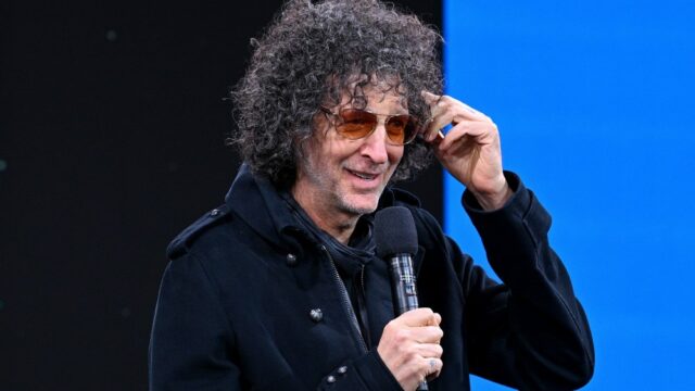Howard Stern diz que renovou o acordo com a SiriusXM Howard Stern diz que renovou o acordo com a SiriusXM por mais três anos