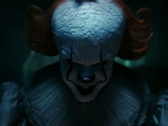 IT: Bem-vindo ao final caótico de Derry, explicou Uma jovem está em uma sala cheia de fumaça.