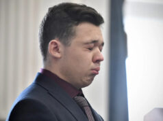 ‘Idiota’ Kyle Rittenhouse rasgado como uma piada pelo xerife da Flórida: ‘Estou tão enojado’ Yahoo news home