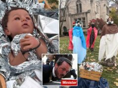 Igreja de Illinois enfrenta críticas por presépio mostrando o menino Jesus amarrado com zíper por agentes do ICE Igreja de Illinois enfrenta críticas por presépio mostrando o menino Jesus amarrado com zíper por agentes do ICE