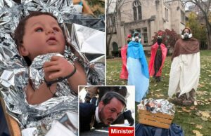 Igreja de Illinois enfrenta críticas por presépio mostrando o menino Jesus amarrado com zíper por agentes do ICE Igreja de Illinois enfrenta críticas por presépio mostrando o menino Jesus amarrado com zíper por agentes do ICE