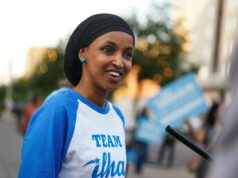 Ilhan Omar denuncia Donald Trump por chamar os imigrantes somalis de ‘lixo’ Ilhan Omar denuncia Donald Trump por chamar os imigrantes somalis de 'lixo'