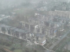 Imagens exclusivas de drones mostram cidade ucraniana devastada quase cercada pelas forças russas Yahoo news home