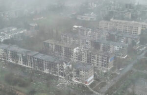 Imagens exclusivas de drones mostram cidade ucraniana devastada quase cercada pelas forças russas Yahoo news home