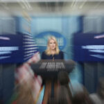 Um desenho animado de Clay Jones.