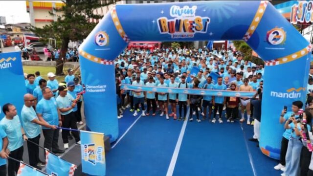 Incentivando a sinergia entre MPMEs, indústrias criativas e serviços financeiros, Incentivando a sinergia entre MPMEs, indústrias criativas e serviços financeiros, o Banco Mandiri realiza o Livin' Fest Jayapura 2025