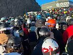 Inferno nas encostas! Centenas de esquiadores lutam em filas de horas de duração nas Dolomitas, enquanto a falta de neve fecha várias pistas - semanas antes da Itália sediar os Jogos Olímpicos de Inverno