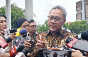 Internautas entulho sacos de arroz para vítimas das enchentes, Zulkifli Hasan Internautas entulho sacos de arroz para vítimas das enchentes, Zulkifli Hasan