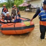Inundações submergem aldeias em Kalimantan do Sul, quase 3.000 residentes evacuados pela equipe SAR