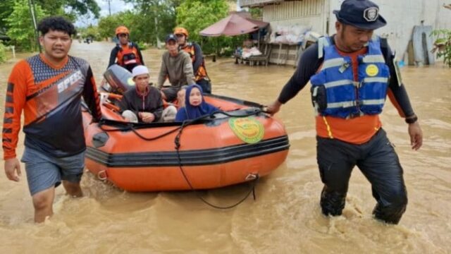 Inundações submergem aldeias em Kalimantan do Sul, quase 3.000 residentes evacuados pela equipe SAR
