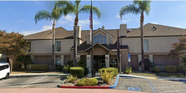 Investidor imobiliário ocupado compra outro hotel em South Bay por preço baixo
