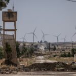 Israel lança novos ataques em Quneitra, na Síria, estabelece postos de controle