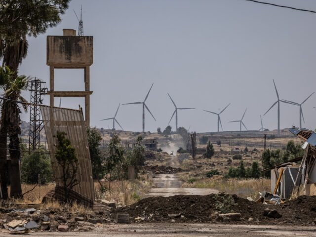 Israel lança novos ataques em Quneitra, na Síria, estabelece postos de controle

