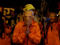 Israelenses protestam contra pedido de perdão de Netanyahu Israelenses protestam contra pedido de perdão de Netanyahu