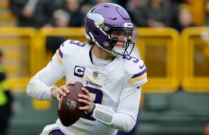 JJ McCarthy limpa o protocolo de concussão enquanto se prepara para o retorno dos Vikings O quarterback do Minnesota Vikings, JJ McCarthy (9), tenta passar.