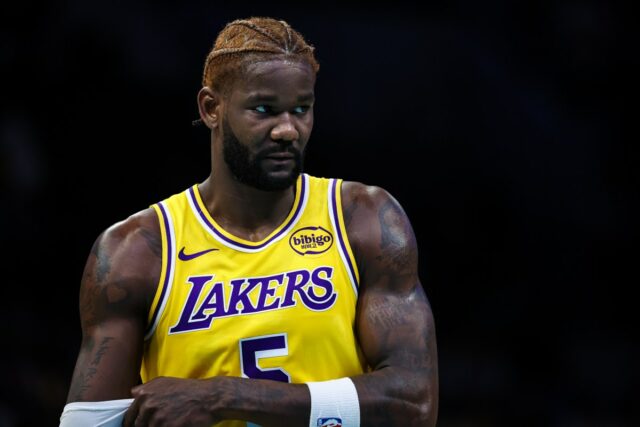 JJ Redick, do Lakers, reage ao susto de lesão de JJ Redick, do Lakers, reage ao susto de lesão de Deandre Ayton contra Pelicans