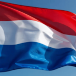 Uma fotografia em close da bandeira da Holanda tremulando. JOI Gaming multou enormes € 400.000 por Ksa por ‘violar a proibição de modelo’