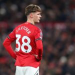 Joshua Zirkzee em ação durante a partida da Premier League entre Manchester United e Wolves em Old Trafford em 2025 em Manchester, Inglaterra.