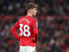 Jack Fletcher tem uma fraqueza óbvia e os torcedores do Man United o informaram contra o Wolves Joshua Zirkzee em ação durante a partida da Premier League entre Manchester United e Wolves em Old Trafford em 2025 em Manchester, Inglaterra.