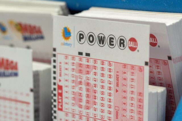 Jackpot da Powerball de até US$ 1,5 bilhão após outro sorteio sem vitória
