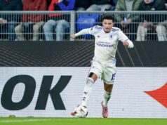 Jadon Sancho enfrenta ‘desafio’ de Unai Emery antes que o empréstimo do Aston Villa expire: ‘Eu acredito nele…’ Imagem dividida de Marcus Rashford com jaqueta do Barcelona olhando para o lado e Harry Amass com uniforme do Sheffield Wednesday olhando para o lado.