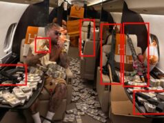 Jake Paul exibe dinheiro e armas de jato particular após ser destruído na luta com Anthony Joshua Jake Paul sentado em um jato particular cercado por dinheiro e várias armas de fogo.