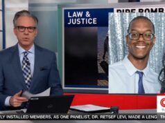 Jake Tapper, da CNN, foi criticado por chamar Brian Cole Jr., suspeito negro de bomba tubular em DC, de ‘homem branco’ no ar Jake Tapper, da CNN, foi criticado por chamar Brian Cole Jr., suspeito negro de bomba tubular em DC, de 'homem branco' no ar