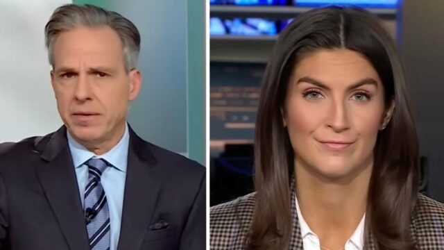 Jake Tapper e Kaitlan Collins falam sobre o apelo de Jake Tapper e Kaitlan Collins falam sobre o apelo de Trump para que a CNN seja vendida no acordo WBD: 'Nunca vi nada assim' | Vídeo