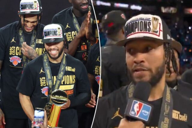 Jalen Brunson, nº 11 do New York Knicks, fica todo sorrisos depois de receber o troféu de MVP da Copa da NBA após vencer a Copa da NBA.