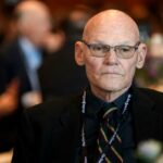 James Carville participa do The New York Times DealBook Summit 2025.