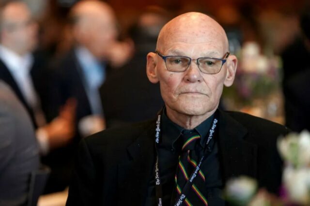 James Carville alerta os democratas que os jovens são um James Carville participa do The New York Times DealBook Summit 2025.